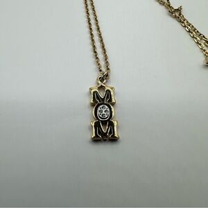 Avon 'MOM' Pendant Necklace